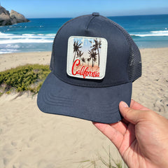 California Beach Çıkartmalı Bench Kare Stickerlı Şapka
