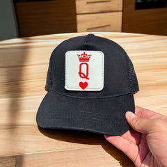 Q Kız Kartı Çıkartmalı Bench Kare Stickerlı Şapka