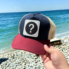 Soru İşareti Çıkartmalı Bench Kare Stickerlı Şapka