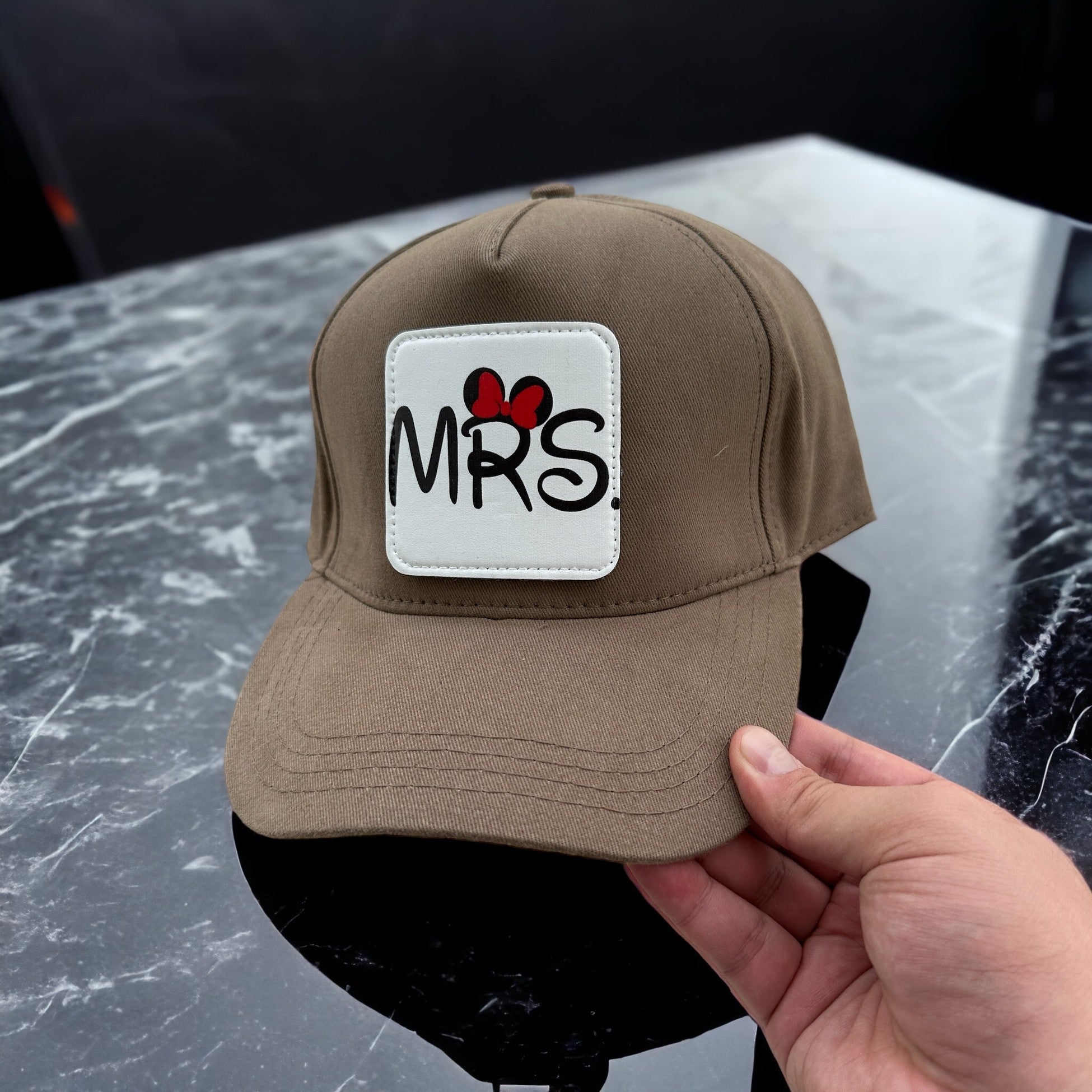 BHS1 Stickerlı Mrs Kalp Şapka - Stickerlı Şapka